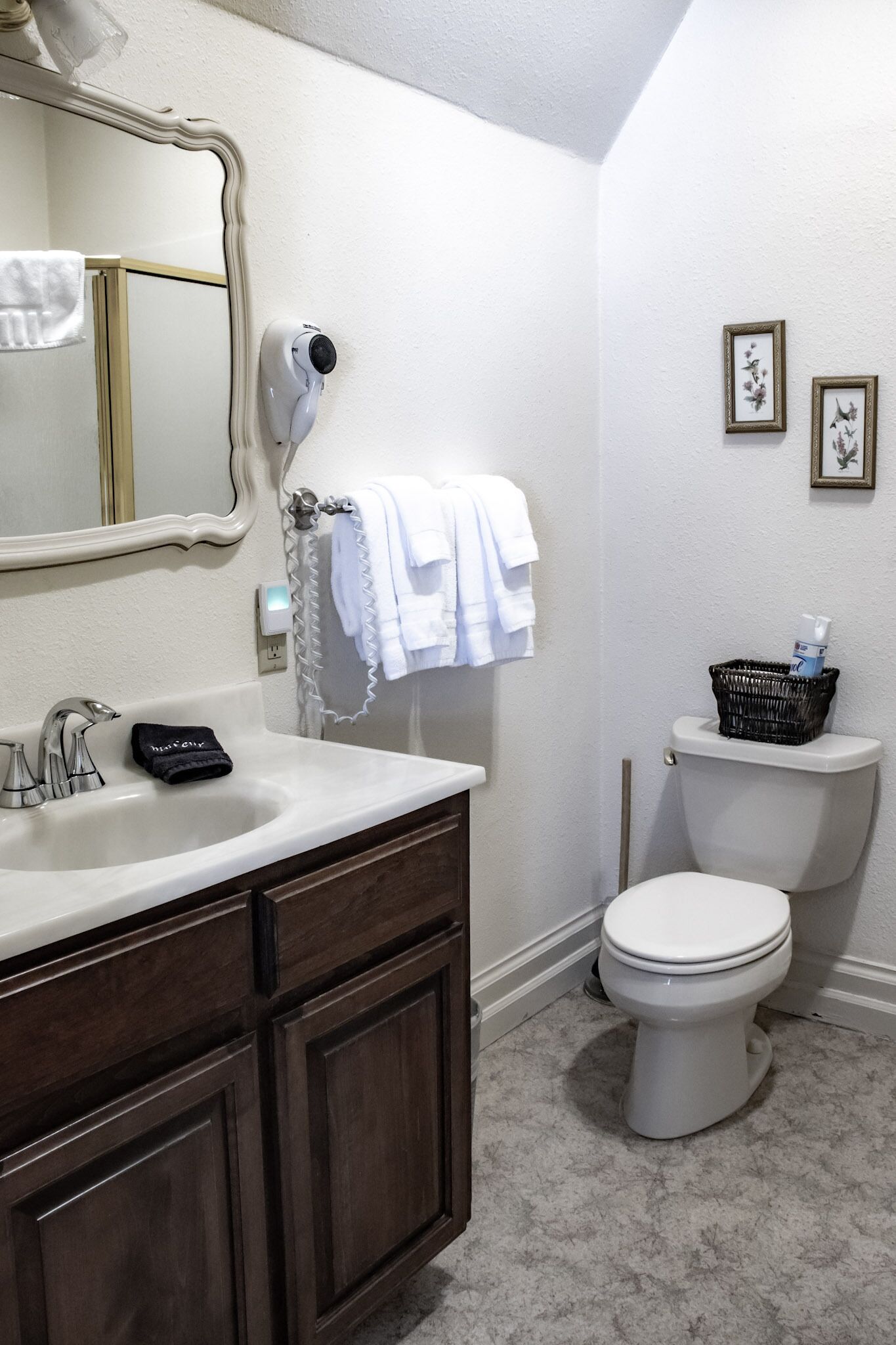 the waterfalls room | 2 bedrooms, individually furnished, free wifi, bed sheets