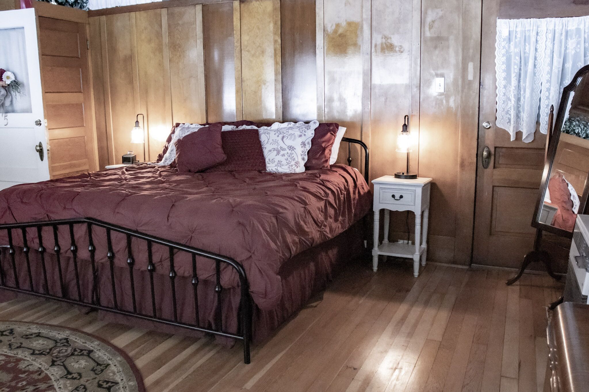 president's map room | 2 bedrooms, individually furnished, free wifi, bed sheets