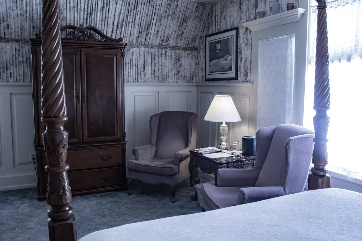 the waterfalls room | 2 bedrooms, individually furnished, free wifi, bed sheets