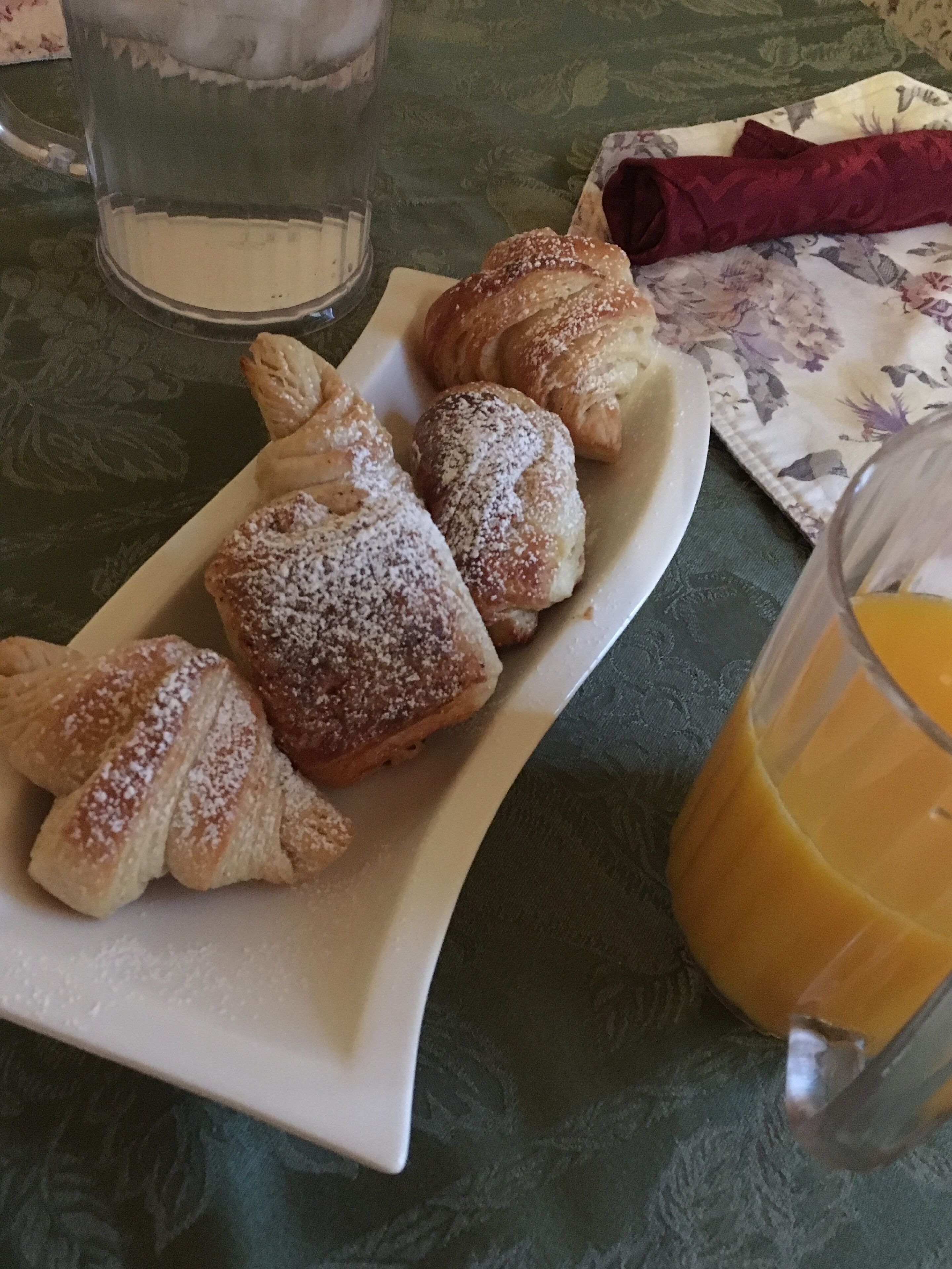 free daily full breakfast