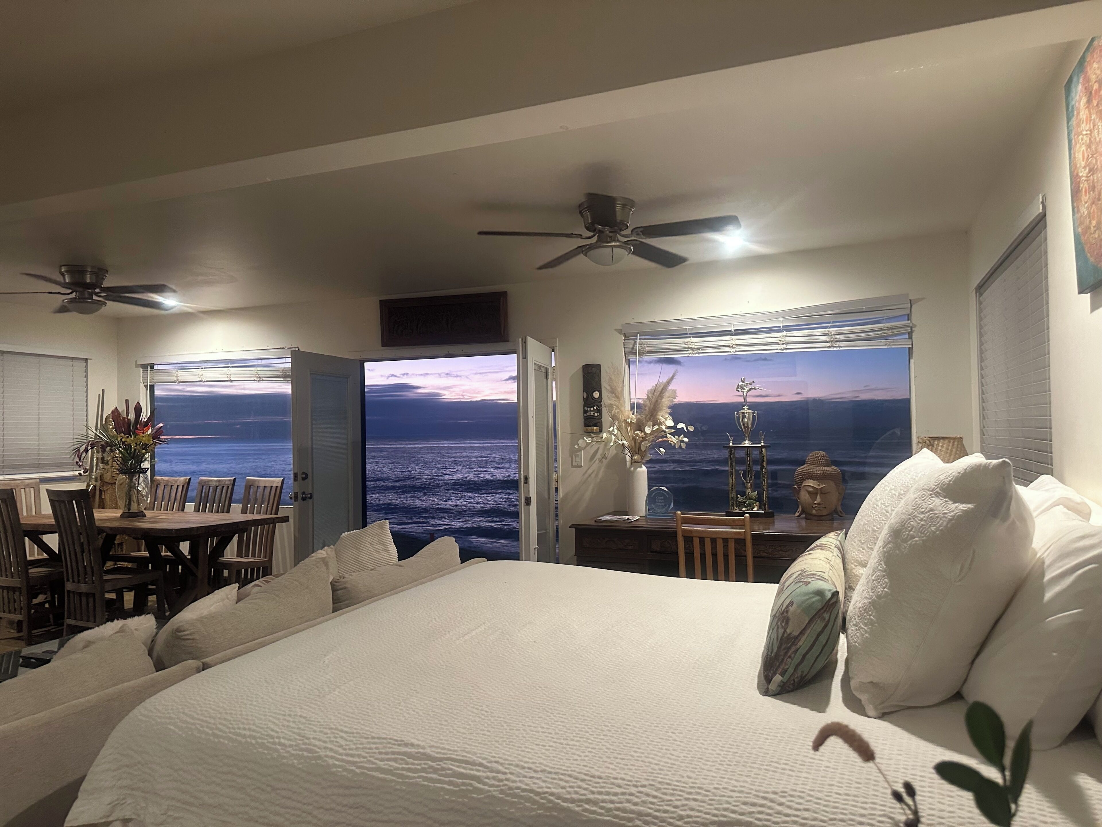 2 soverom, skrivebord, strykejern/-brett og wi-fi (mot et tillegg)