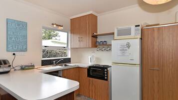 Fridge, microwave, oven, coffee/tea maker