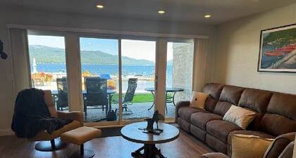 LAKEFRONT CONDO WITH SEASONAL POOL & BEACH