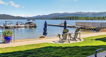 Lakefront condo w/ beach and seasonal heated pool