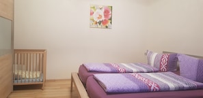 4 dormitoris, caixa forta a l'habitació i planxa i posts de planxar 