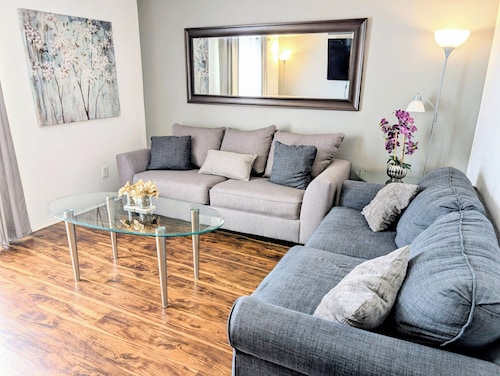 Private Townhome in central Raleigh