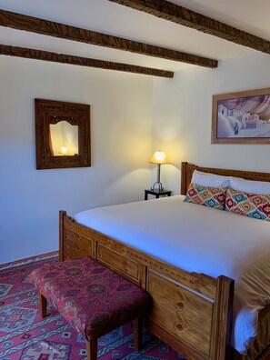 1 chambre, coffre-fort, bureau, fer et planche à repasser