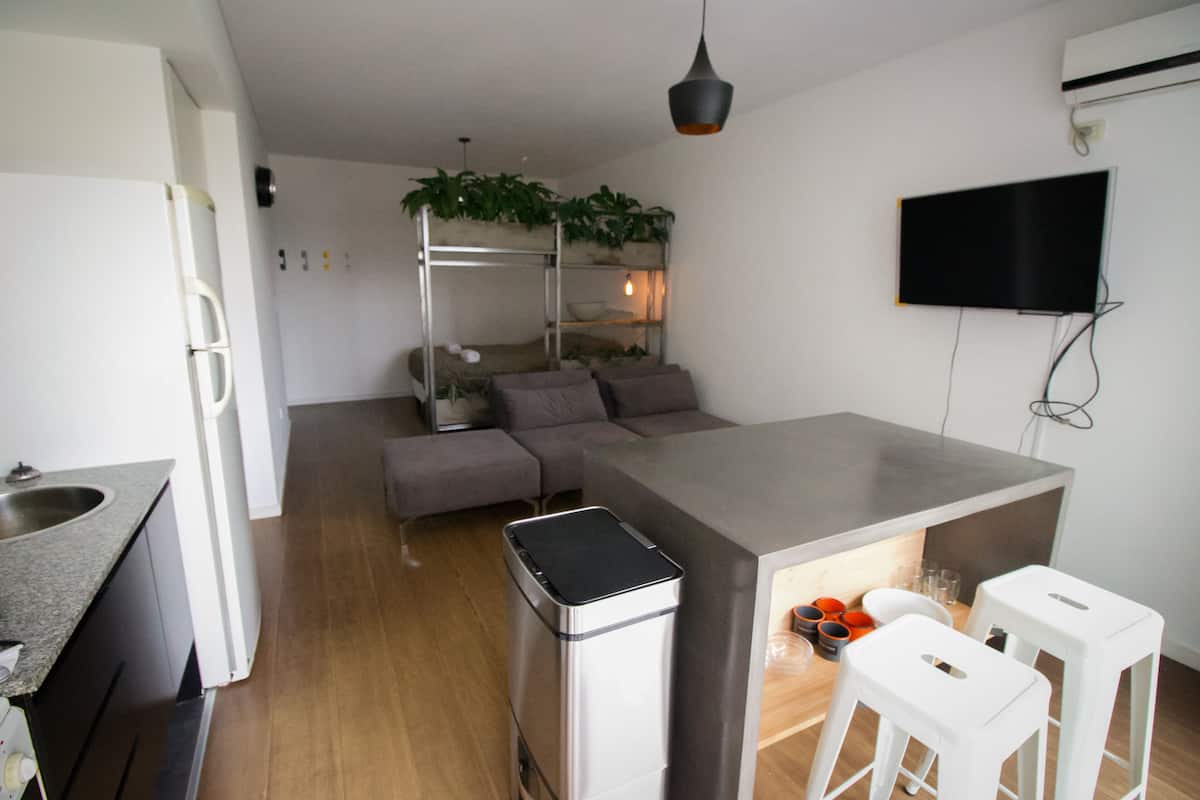 blackout curtains, free wifi, bed sheets