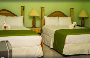 1 bedroom - Deluxe Quadruple Room, 2 Queen Beds, Garden View (Runaway Bay)