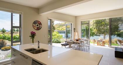 Sunhaven Lakeside - Cromwell Holiday Home