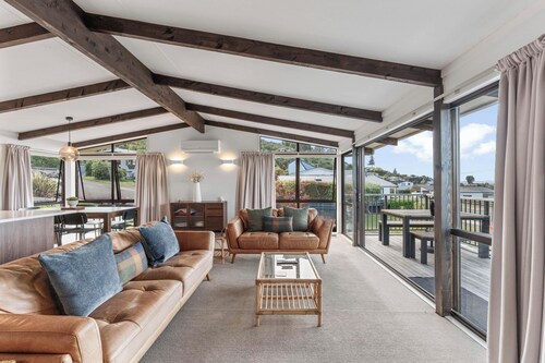 Acacia View at No. 3 - Acacia Bay Holiday Home
