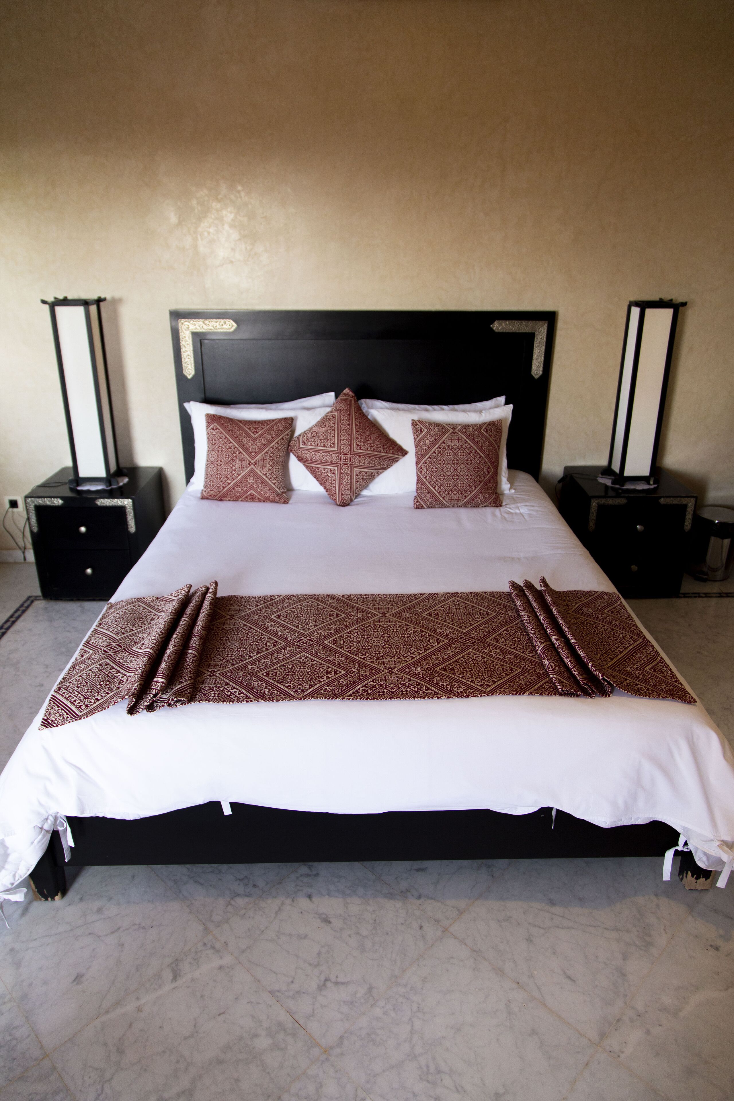 Minibar, escritorio, cortinas blackout y wifi gratis 