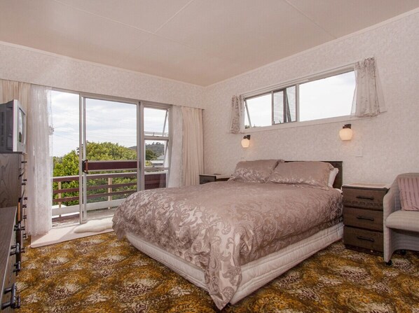 4 habitaciones, tabla de planchar con plancha, wifi y ropa de cama 