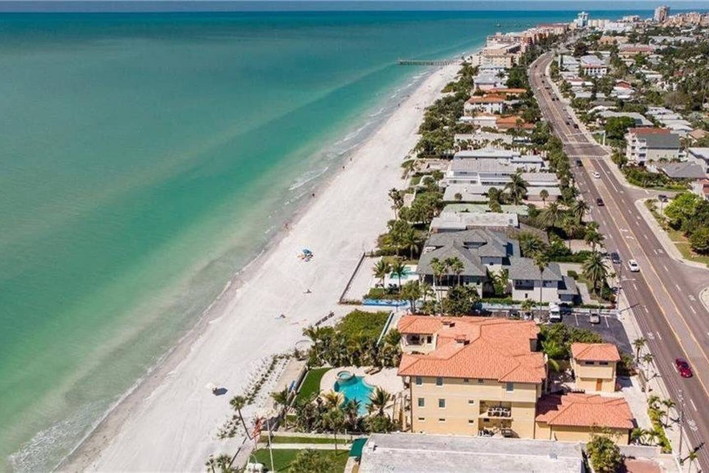 Redington Beach house - 1 block to the beach !