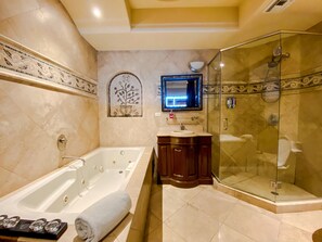 Ensemble baignoire-douche, baignoire à remous, séchoir à cheveux