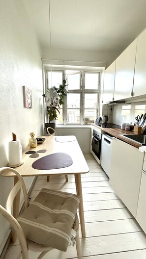 Réfrigérateur, four, plaque de cuisson, lave-vaisselle