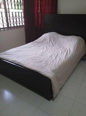4 bedrooms, internet - Perfect neighbourhood to  relax during quite moments or exercises outside . (Accra)
