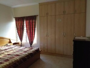 4 bedrooms, internet - Perfect neighbourhood to  relax during quite moments or exercises outside . (Accra)