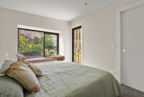 2 bedrooms, iron/ironing board, WiFi - Brow Peak View - Arrowtown Holiday Home (Arrowtown)
