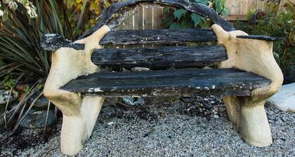 Raisin Town - Marahau Bach