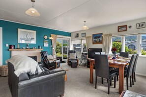 Interior - Raisin Town - Marahau Bach (Marahau)