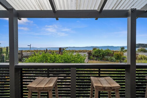 Raisin Town - Marahau Bach