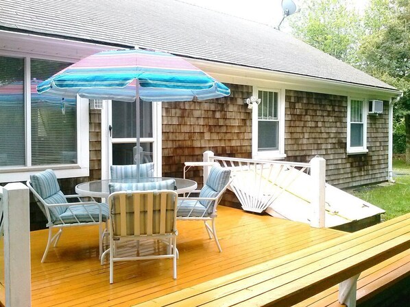 Backyard w deck & seating for 10 people w/ picnic table (not shown here)