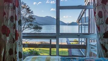 2 bedrooms, bed sheets