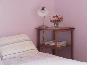 Individually decorated, individually furnished, laptop workspace - Mairenui Rural Retreat (Rangiwahia)