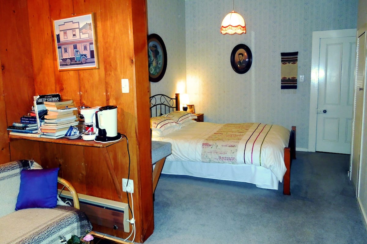 Doppelzimmer, mit Bad, Gartenblick | 1 Schlafzimmer, individuell dekoriert, individuell eingerichtet