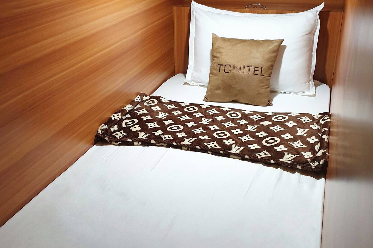 Frette Italian sheets, premium bedding, down duvets, Select Comfort beds