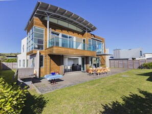 Exterior - Ocean Escape - Omaha Holiday Home (Omaha)