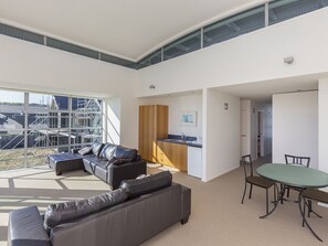 Living area - Ocean Escape - Omaha Holiday Home (Omaha)