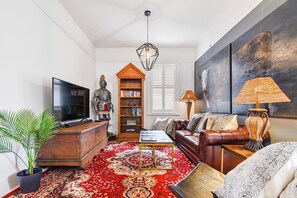 Living area - Number 9 on Avalon in Launceston. (Launceston)