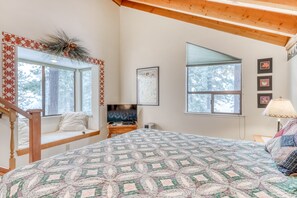 3 bedrooms, free Internet, bed sheets - Family-friendly woodland condo with wood-burning fireplace, close to shuttle (NorthStar-Truckee)