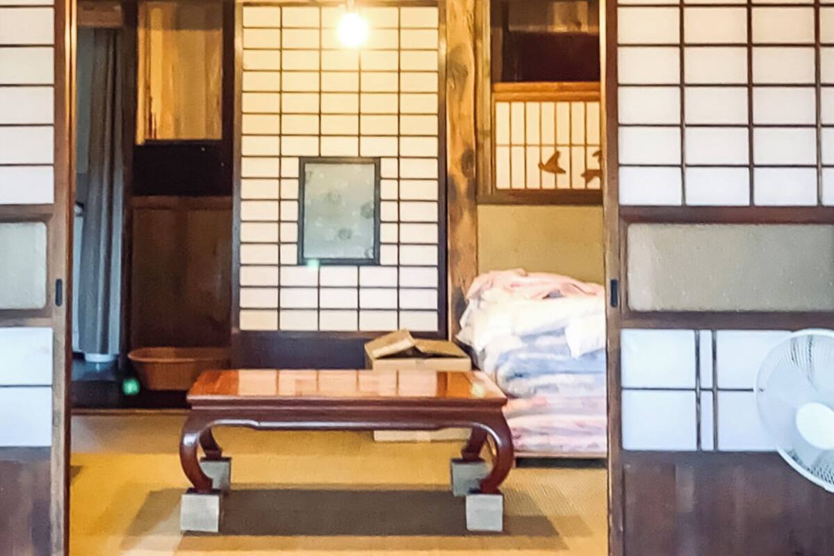 WiFi (free), bed sheets