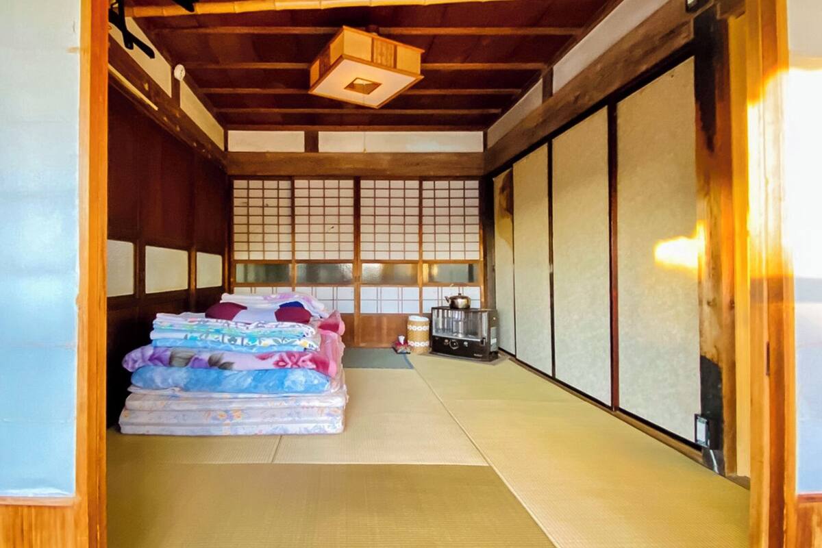 WiFi (free), bed sheets
