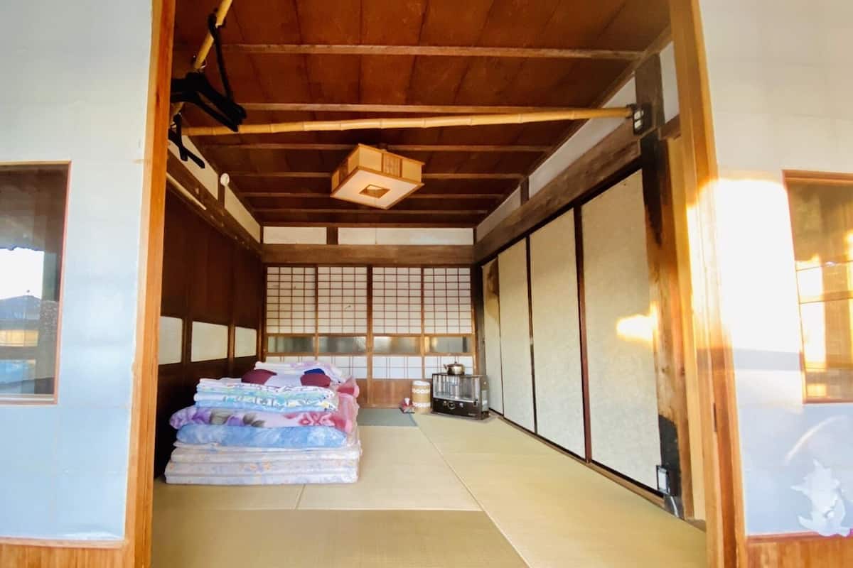 Habitación tradicional, no fumadores, vistas al jardín (Semi-Private) | Wifi gratis y ropa de cama