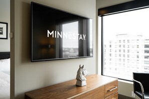 Skrivebord, wi-fi (inkludert) og sengetøy
