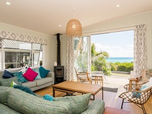 TV - Ocean Oasis - Langs Beach Holiday Home (Langs Beach)