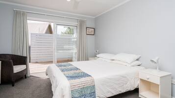 4 bedrooms, iron/ironing board, WiFi