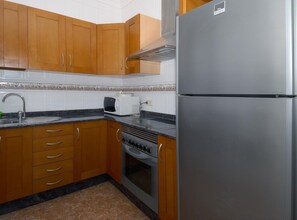 Fridge, microwave, oven, coffee/tea maker