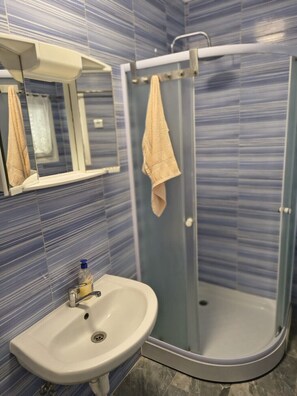 Bathtub, towels - Apartment in Ždrelac with Balcony, Air condition, WIFI, Washing machine (4834-2) (Ždrelac)