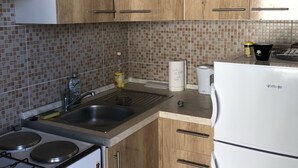 茶具/咖啡用具、冰箱、微波炉、烤箱