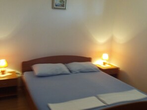 1 室のベッドルーム、WiFi (無料)、ベッドシーツ