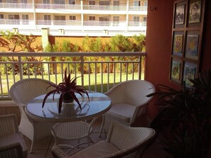 Outdoor dining - Apt. high standard Resort in Porto das Dunas, Aquiraz (Fortaleza)