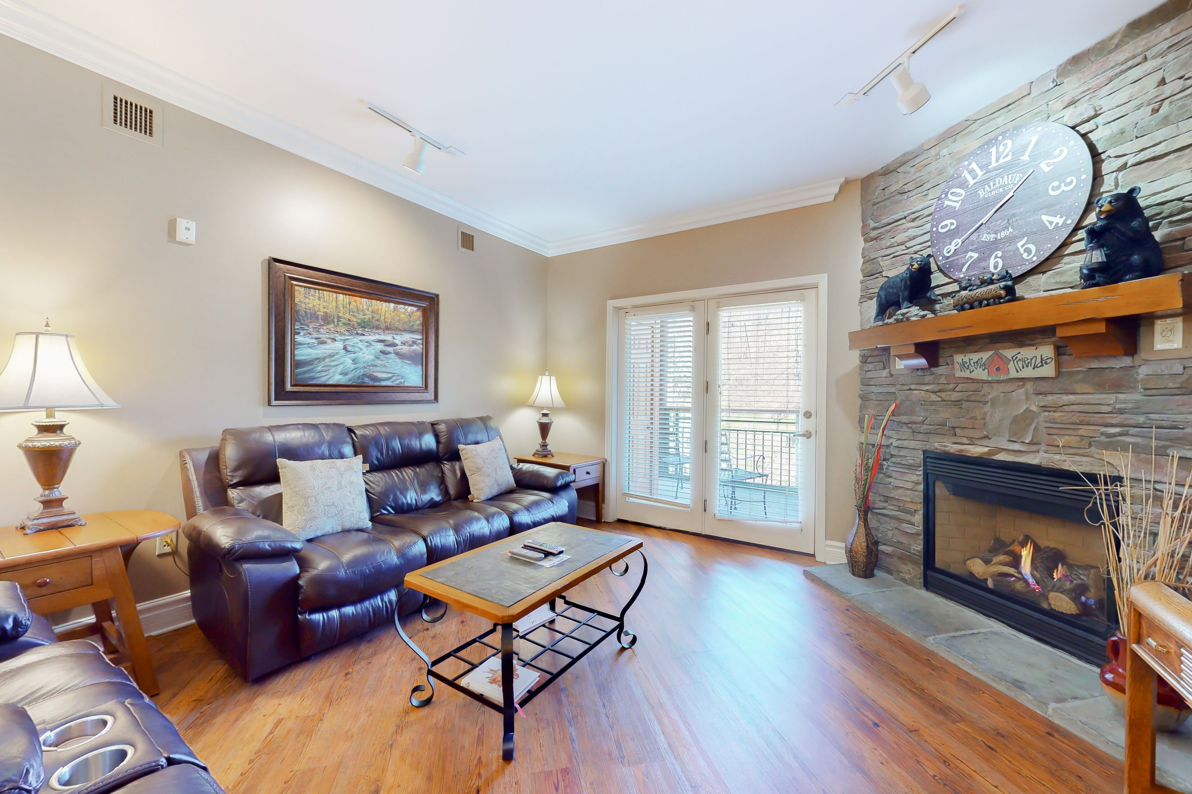 Luxury condo with jetted tub & hot tub/pool - steps to downtown