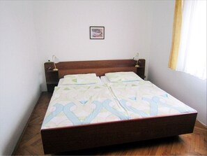 1 dormitorio y ropa de cama