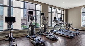 Fitness facility - Downtown Printer Row district Hotel style room (Chicago)