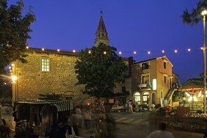 مكان جذب سياحي